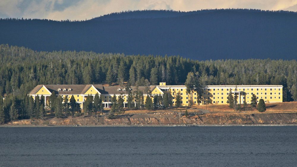 Lake Yellowstone Hotel