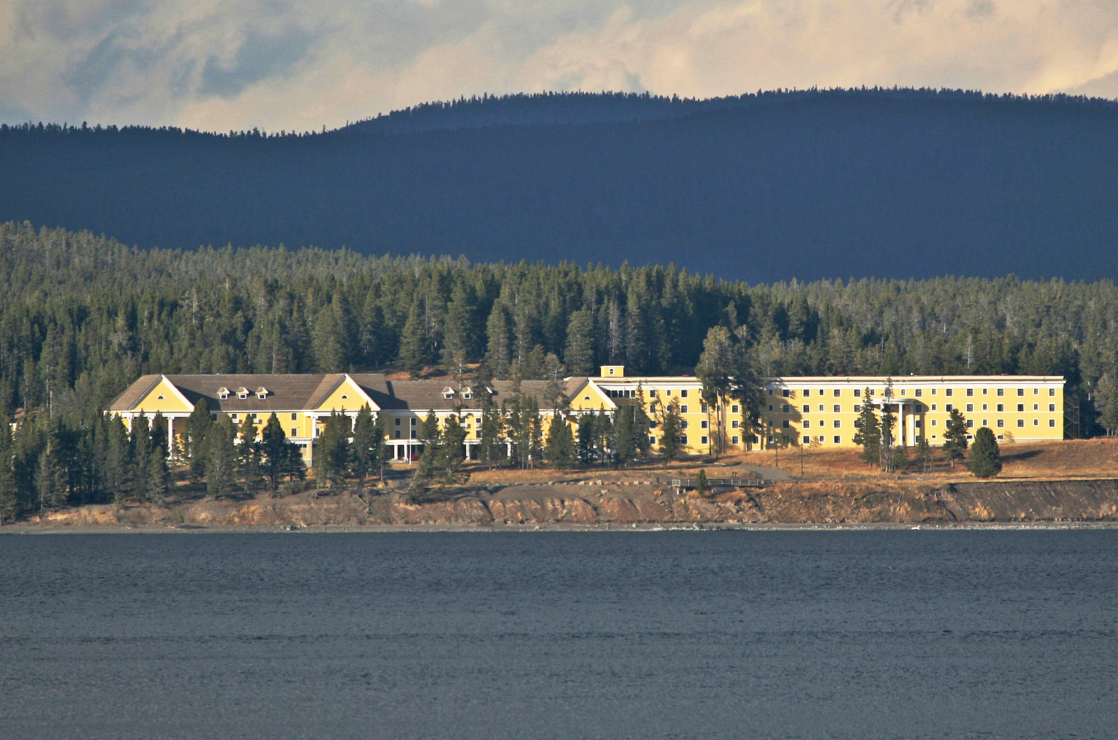 Yellowstone Lodge, Hotel