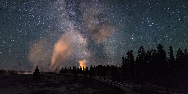 MilkyWayandCastleGeyserfromFireholeRiverboardwalk_JUN17_NPS_FrankJacob-newclass