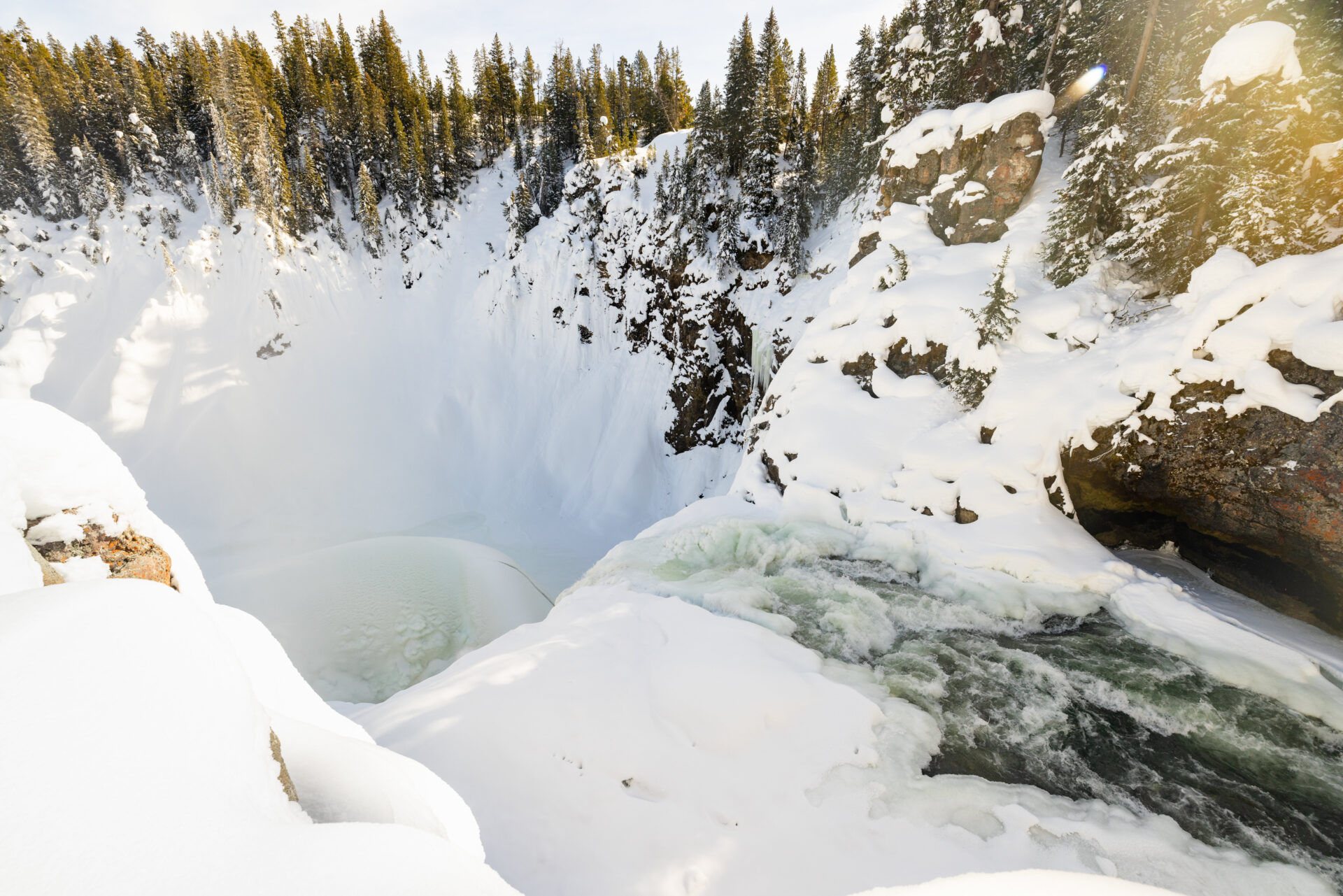 views-from-the-brink-of-the-upper-falls-in-winter-nps-jacob-frank-yellowstone-forever