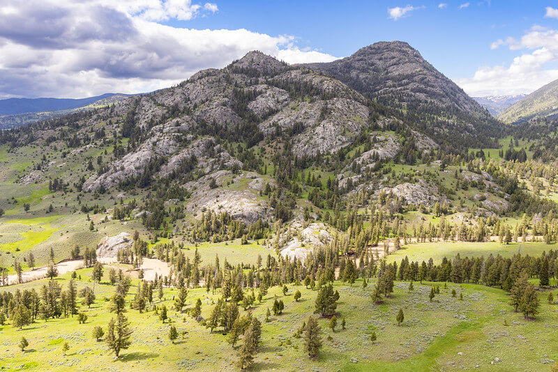 Hellroaring Mountain, patrol cabin, and creek / NPS Jacob W. Frank